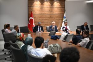 Yeşilyurt Belediyesi, YKS’de Dereceye Giren 31 Öğrenciyi Ödüllendirdi