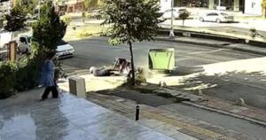 Kontrolden Çıkan Otomobil Motosiklete Çarptı: O Anlar Kamerada