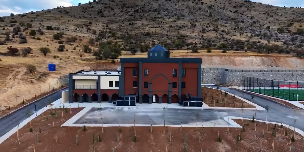 Malatya Valisi Seddar Yavuz Duyurdu: İkizce’de Cem ve Kültür Evi ile Spor Tesisi Tamamlandı
