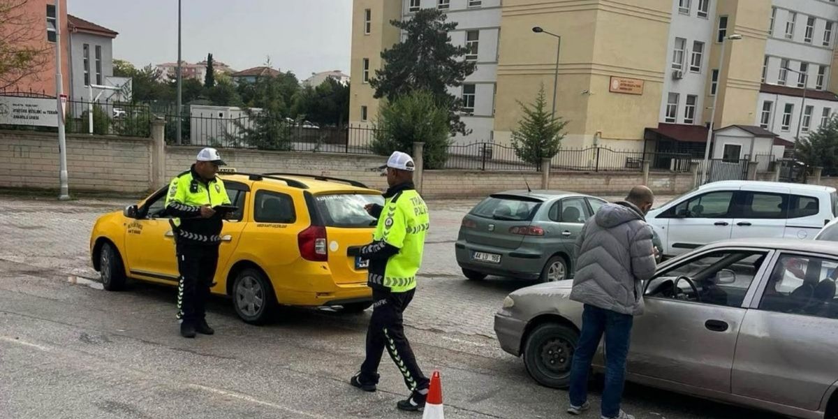 Malatya’da Okul ve Yurt Çevrelerinde Denetim: 6 Bin 848 Kişi Sorgulandı