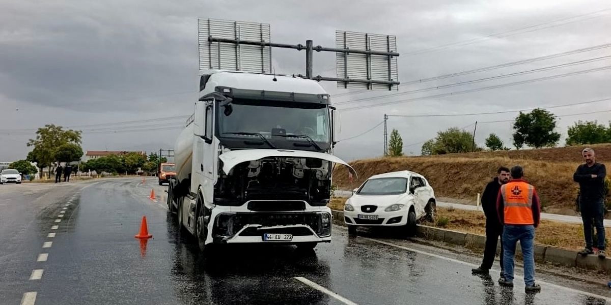 Malatya Doğanşehir’de Tır ile Otomobil Çarpıştı: 3 Yaralı