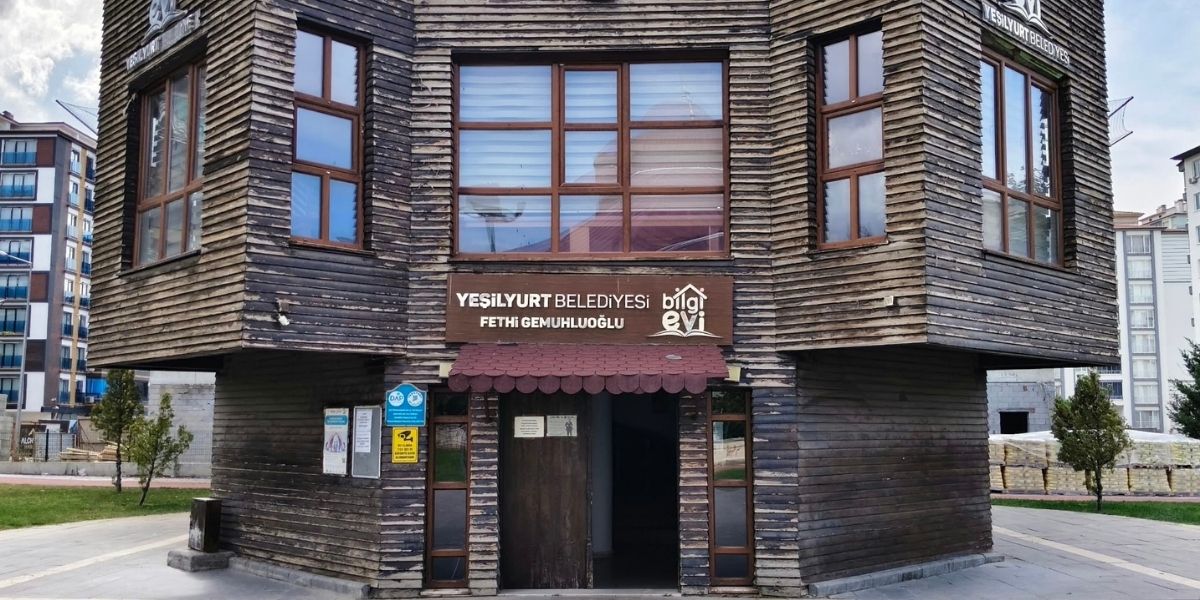 Yeşilyurt Belediyesi’nden Fethi Gemuhluoğlu Anması: Gençlere Eğitim Desteği Vurgusu