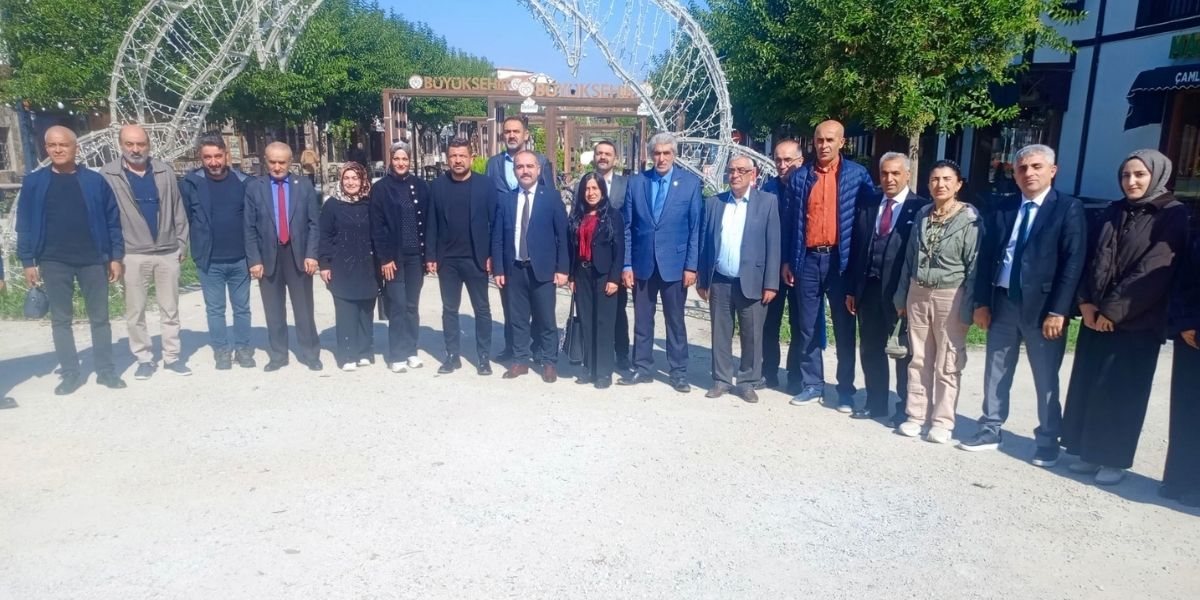 Ülkü Ocakları Malatya’dan Gençlere Eğitim ve Okullara Kırtasiye Desteği