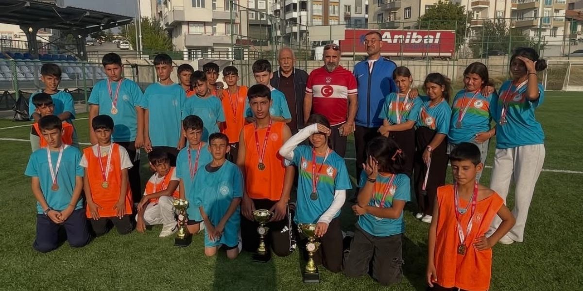 Malatya’da 5S Hokey Turnuvası Sona Erdi: Genç Sporculara Kupa ve Madalya