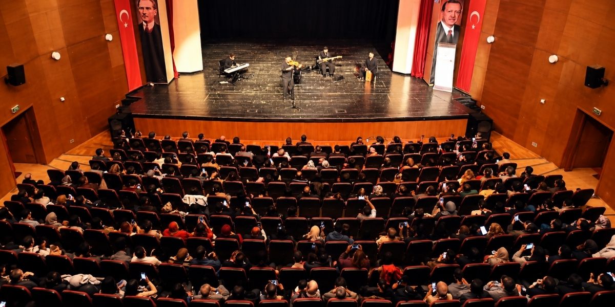 Javadoff Malatya’da Sahne Aldı: Keman Performansıyla Büyüledi