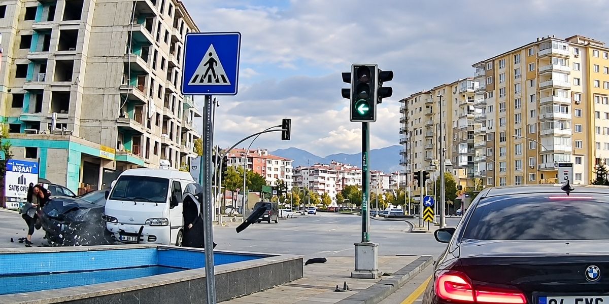 Malatya’da Feci Kaza: İki Kadın Yaya Kıl Payı Kurtuldu